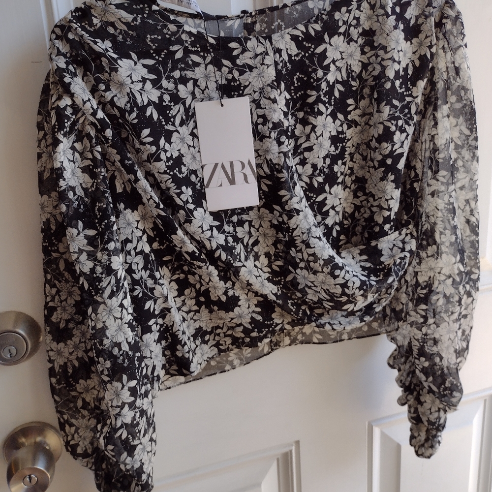 ZARA  PRINTED TOP BLACK COLOR bloggers favorite